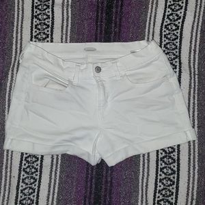 white Old Navy jean shorts